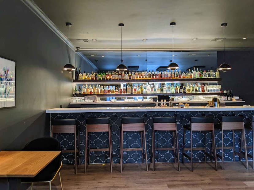Bar Iris